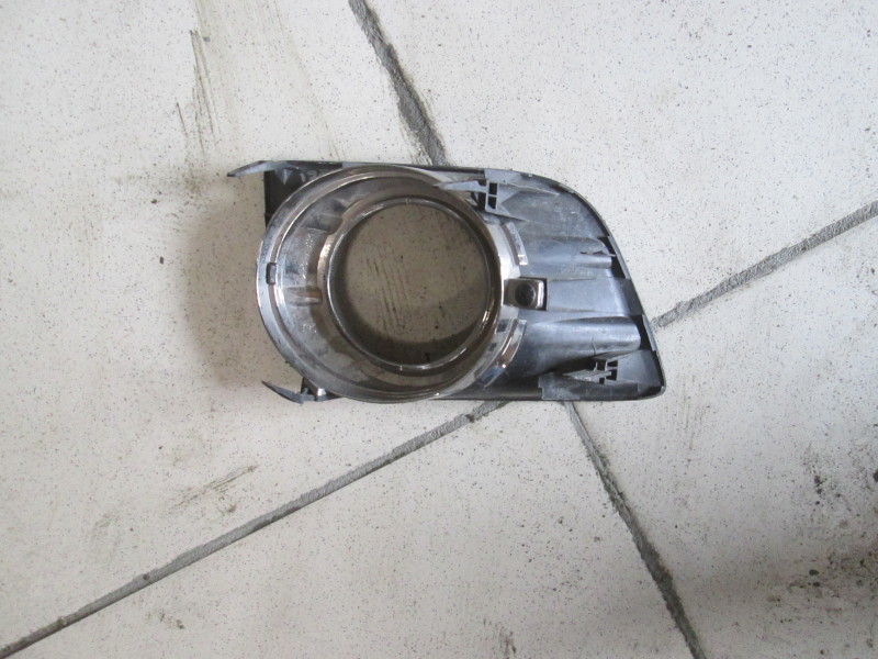 Решетка в бампер правая Toyota Land Cruiser Prado 150 2009-2013 на Toyota Land Cruiser Prado 150