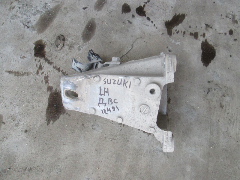 Кронштейн двигателя Suzuki Grand Vitara  2005-2008 на Suzuki Grand Vitara 