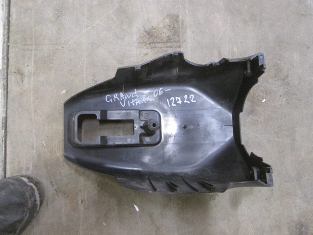 Кожух рулевой колонки Suzuki Grand Vitara  2005-2008 48421-65J00 на Suzuki Grand Vitara 