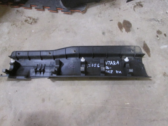 Накладка порога (внутренняя) Suzuki Grand Vitara  2005-2008 7613065J0 на Suzuki Grand Vitara 