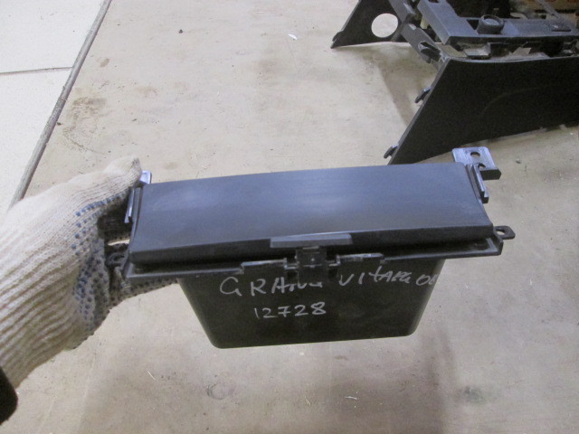 Подстаканник Suzuki Grand Vitara  2005-2008 на Suzuki Grand Vitara 