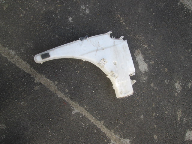 Бачок омывателя BMW X1 (E84) 2009-2012 на BMW X1 (E84)