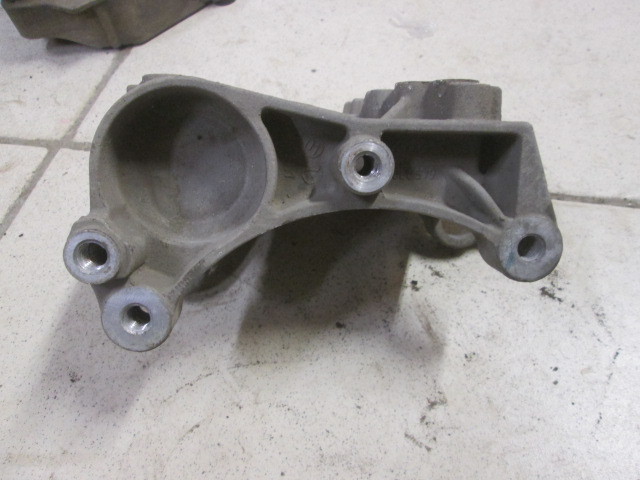 Кронштейн генератора Citroen C4 I 2004-2014 на Citroen C4 I