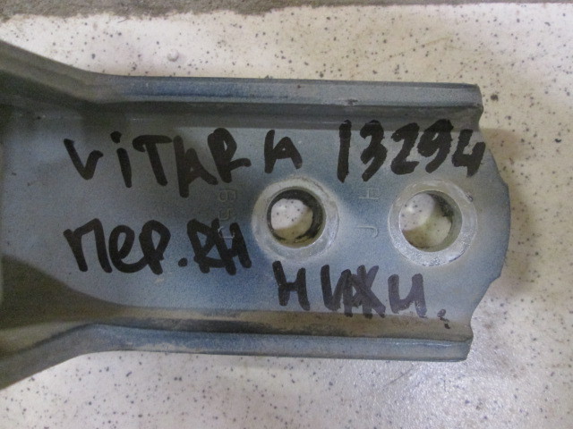 Петля двери Suzuki Grand Vitara  2005-2008 на Suzuki Grand Vitara 