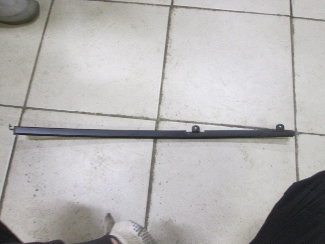 Направляющая стекла двери Suzuki Grand Vitara  2005-2008 на Suzuki Grand Vitara 