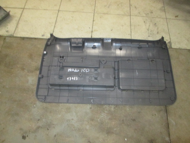 Обшивка двери багажника Toyota Land Cruiser Prado 150 2009-2013 на Toyota Land Cruiser Prado 150