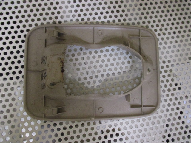 Заглушка накладки крепления сидения 2 ряд Lexus LX  1998-2002 7169560030 на Lexus LX 