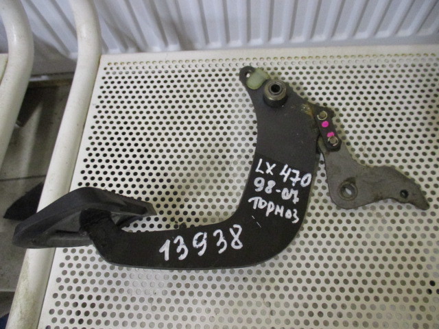 Педаль тормоза Lexus LX  1998-2002 на Lexus LX 