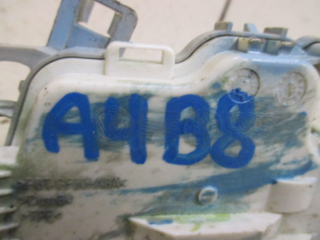 Замок двери задней левой Audi A4 (B8) 2007-2011 на Audi A4 (B8)