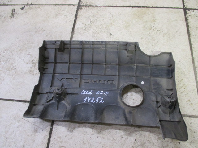 Крышка двигателя передняя Kia Ceed (ED) 2006-2012 на Kia Ceed (ED)