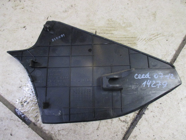 Накладка консоли нижняя левая Kia Ceed (ED) 2006-2012 на Kia Ceed (ED)