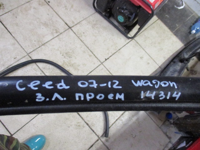 Уплотнитель форточки левой Kia Ceed (ED) 2006-2012 на Kia Ceed (ED)