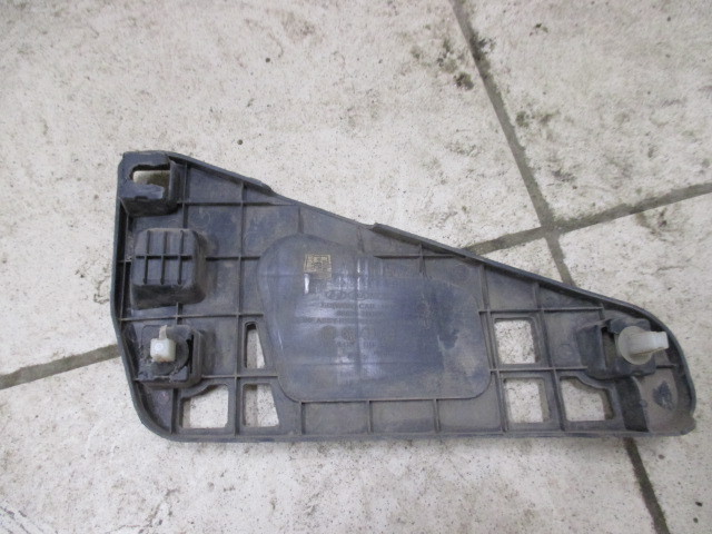 Кронштейн заднего бампера правый Kia Ceed (ED) 2006-2012 на Kia Ceed (ED)