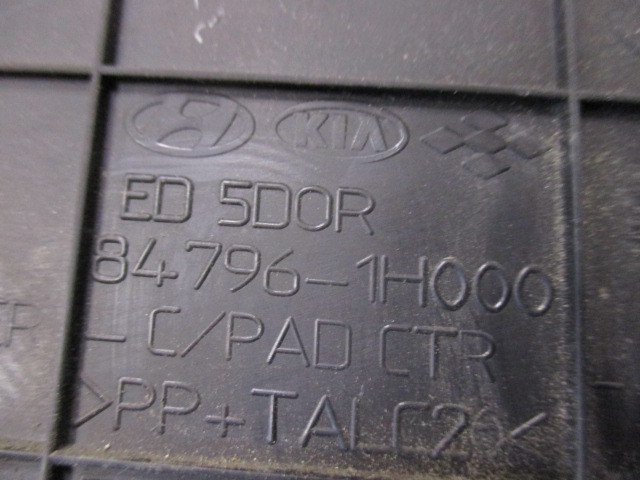 Накладка консоли нижняя правая универсал Kia Ceed (ED) 2006-2012 847961H000 на Kia Ceed (ED)