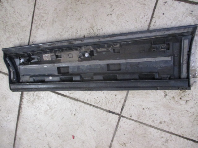 Накладка двери передней правой Audi Q3  2011-2014 на Audi Q3 