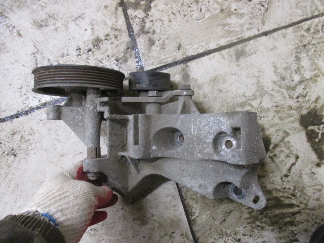 Кронштейн генератора Renault Megane 2 2002-2006 на Renault Megane 2