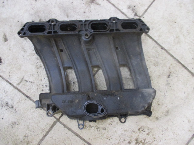 Коллектор впускной Renault Megane 2 2002-2006 на Renault Megane 2