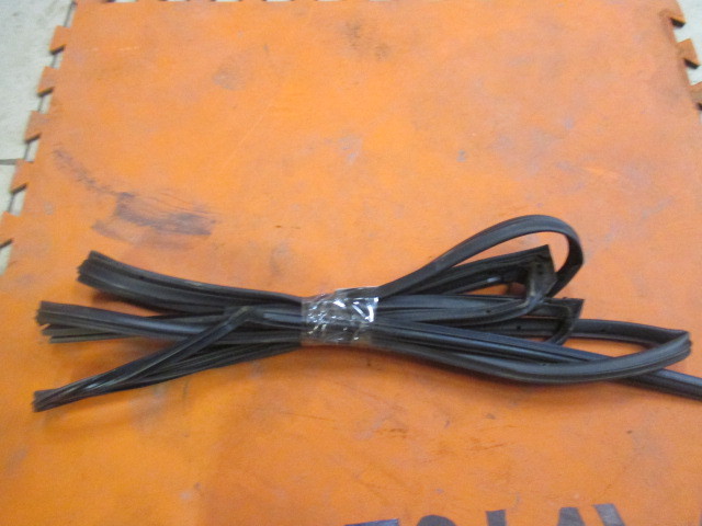 Уплотнитель двери Mazda 6 (GH) 2007-2010 на Mazda 6 (GH)
