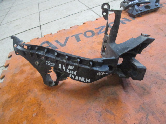 Кронштейн крепления фары Audi A4 Allroad (B8) 2009-2011 на Audi A4 Allroad (B8)
