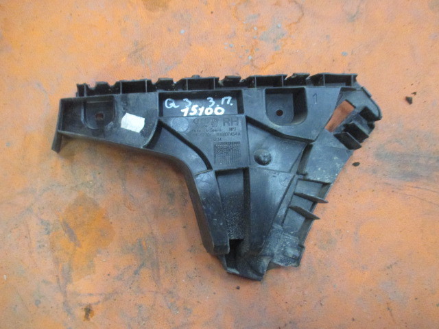 Кронштейн заднего бампера Audi Q3  2011-2014 на Audi Q3 