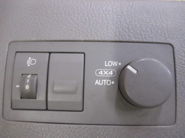 Декоративная накладка центральной консоли Kia Sorento (BL) 2002-2006 на Kia Sorento (BL)