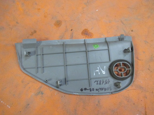 Накладка декоративная центральной консоли Kia Sorento (BL) 2002-2006 847303E900 на Kia Sorento (BL)