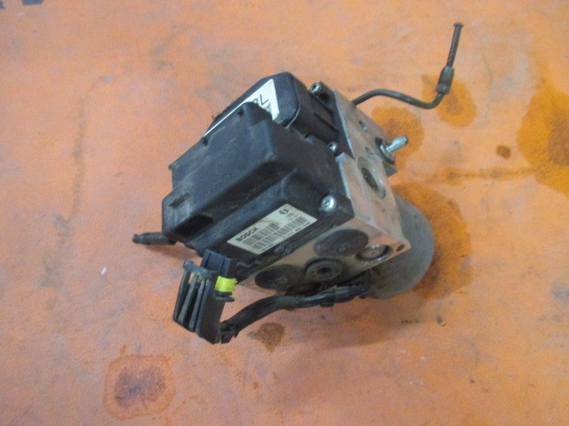 Блок ABS (насос) Kia Sorento (BL) 2002-2006 на Kia Sorento (BL)