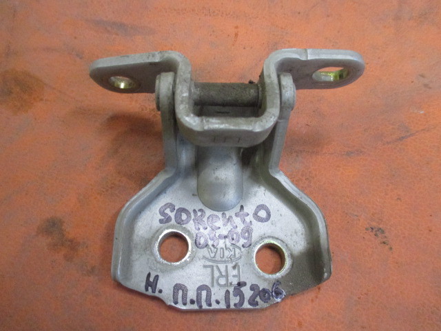 Петля двери Kia Sorento (BL) 2002-2006 на Kia Sorento (BL)