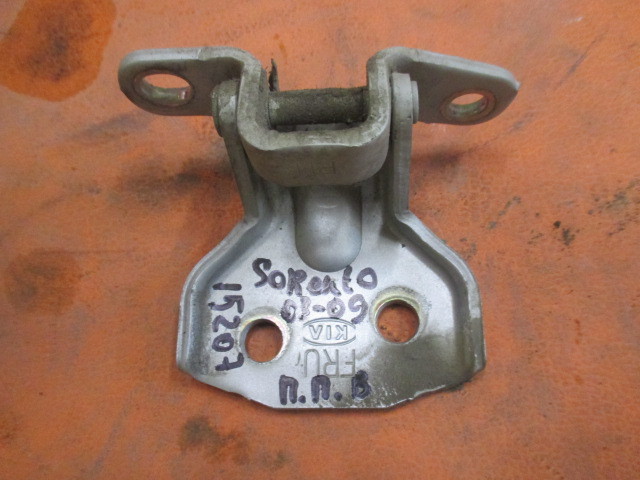 Петля двери Kia Sorento (BL) 2002-2006 на Kia Sorento (BL)