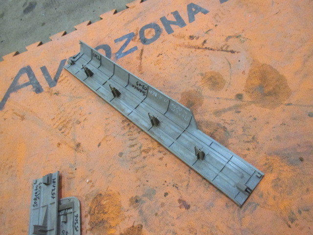 Накладка порога (внутренняя) Kia Sorento (BL) 2002-2006 858713E000 на Kia Sorento (BL)