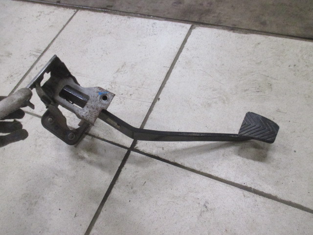 Педаль тормоза Kia Sorento (BL) 2002-2006 на Kia Sorento (BL)