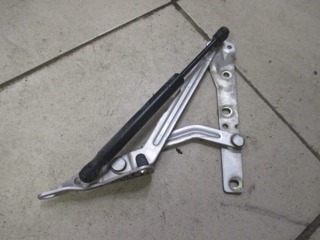 Петля крышки багажника левая с амортизатором седан Ford Focus 2 2005-2008 на Ford Focus 2