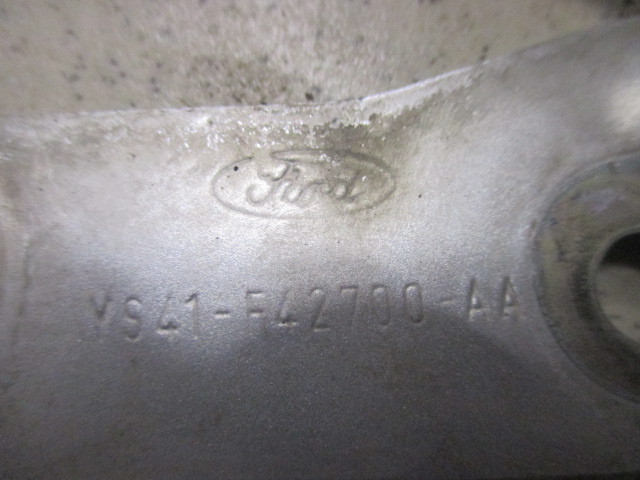 Петля крышки багажника левая с амортизатором седан Ford Focus 2 2005-2008 на Ford Focus 2
