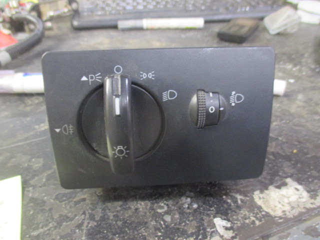 Блок управления светом Ford Focus 2 2005-2008     7M5T13A024EA на Ford Focus 2