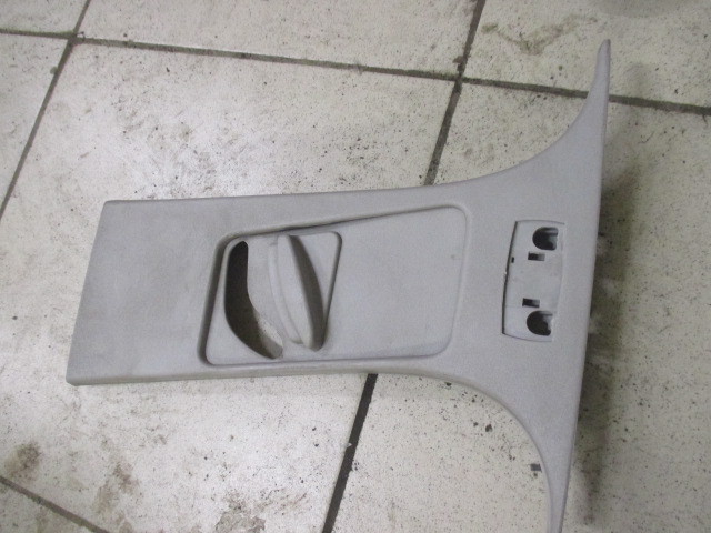 Обшивка стойки Ford Focus 2 2005-2008 4M51A24583B на Ford Focus 2