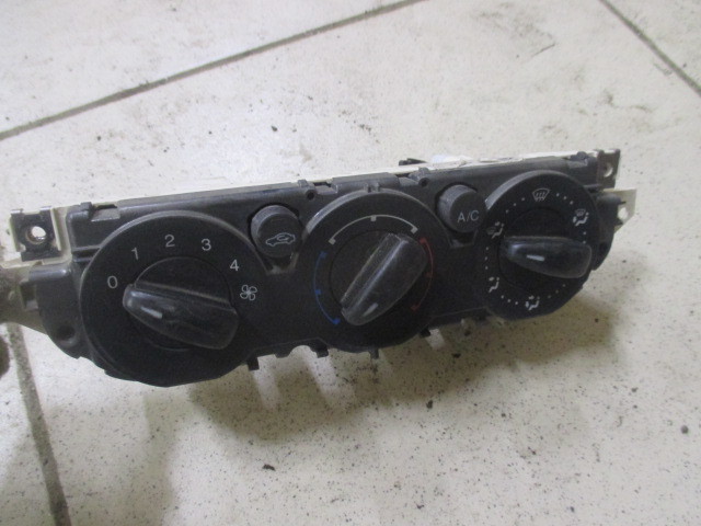 Блок управления климатической установкой Ford Focus 2 2005-2008   3M5T19980AD на Ford Focus 2