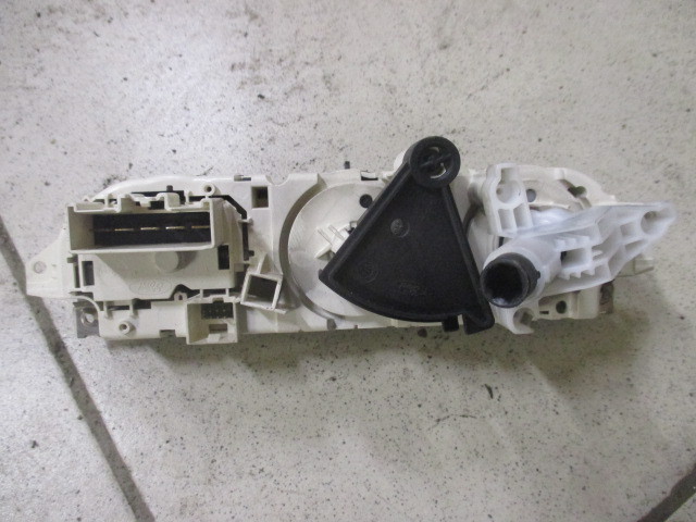 Блок управления климатической установкой Ford Focus 2 2005-2008   3M5T19980AD на Ford Focus 2