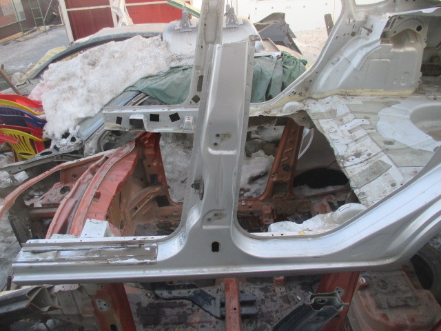 Порог со стойкой левый Ford Focus 2 2005-2008 на Ford Focus 2