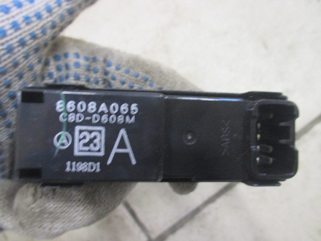 Кнопка стеклоподъемника Mitsubishi Lancer X 2007-н.в. на Mitsubishi Lancer X