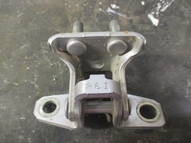 Петля двери Mitsubishi Lancer X 2007-н.в. на Mitsubishi Lancer X